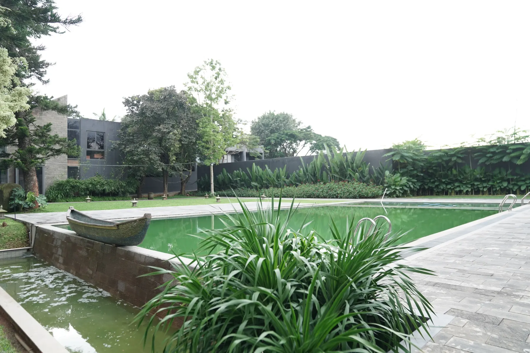 Nirah poolside venue