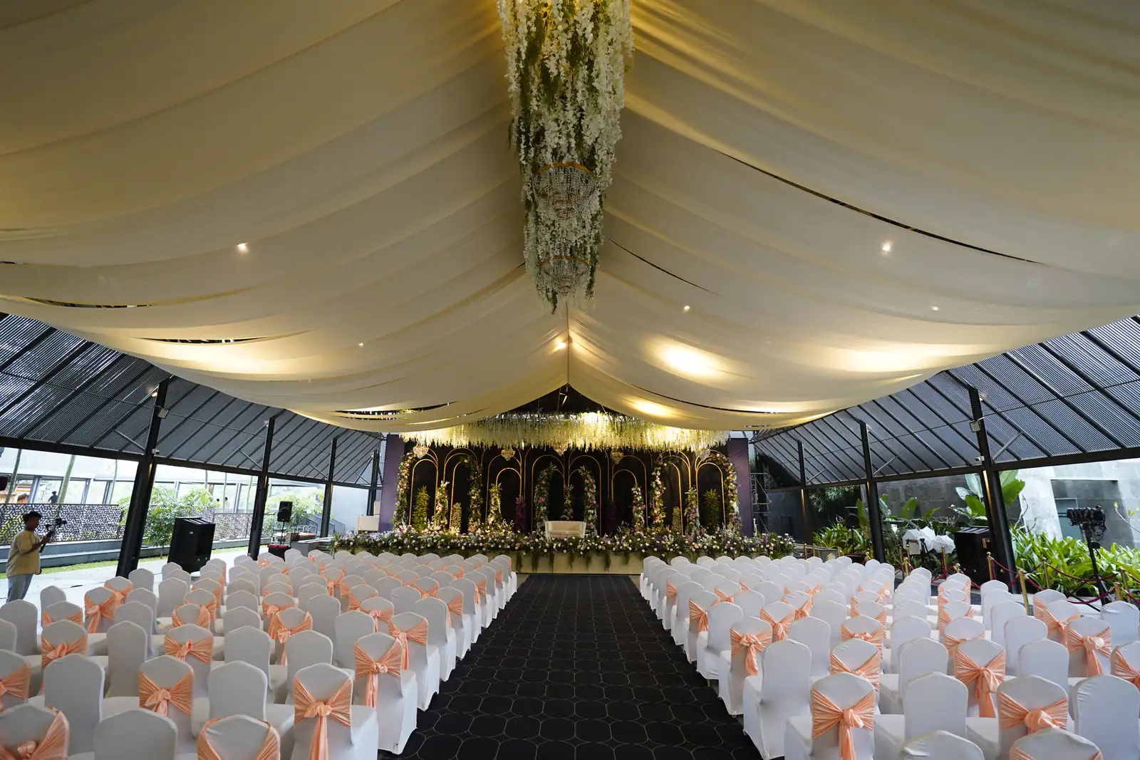 Banquet under a clear tent