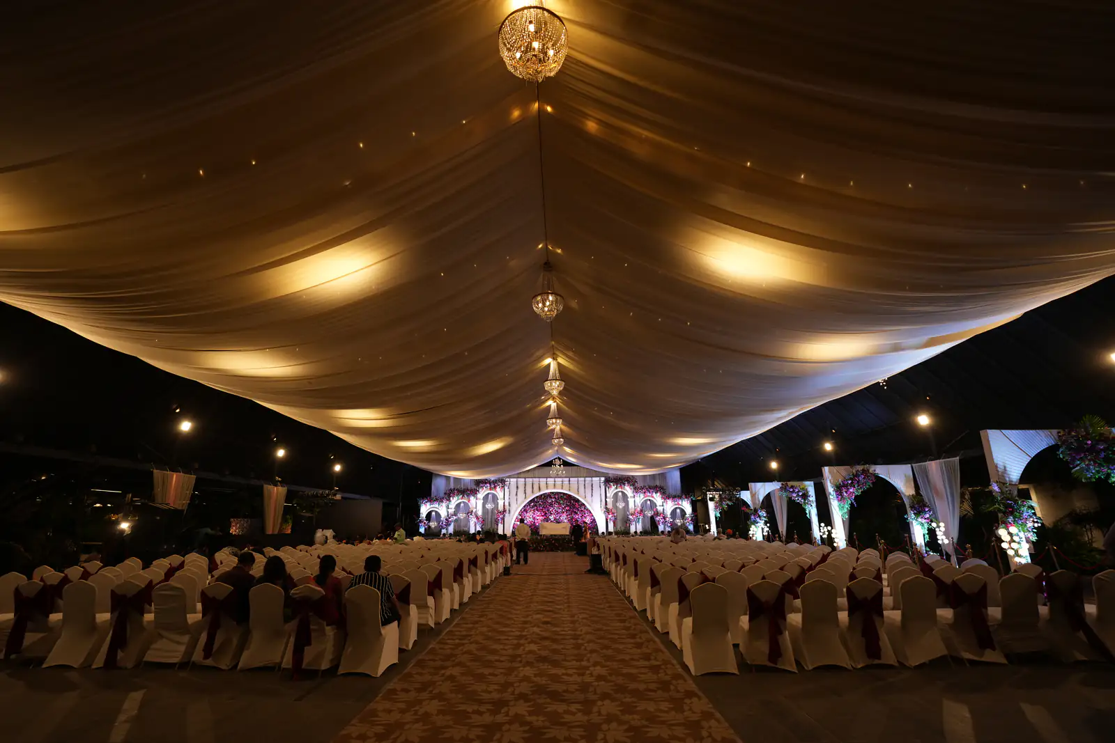 Milan I banquet with gold draped ceiling